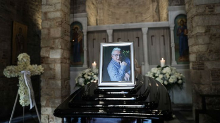 Κώστας Βουτσάς: Η ιστορία πίσω από τη φωτογραφία που βρίσκεται στο φέρετρό του