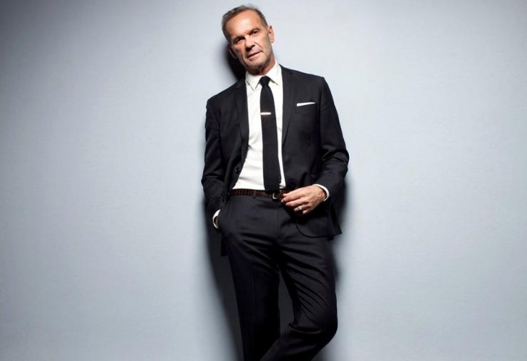 Πέτρος Κωστόπουλος: Στην κηδεία της μητέρα του με τον γιο και την κόρη του! [εικόνα]