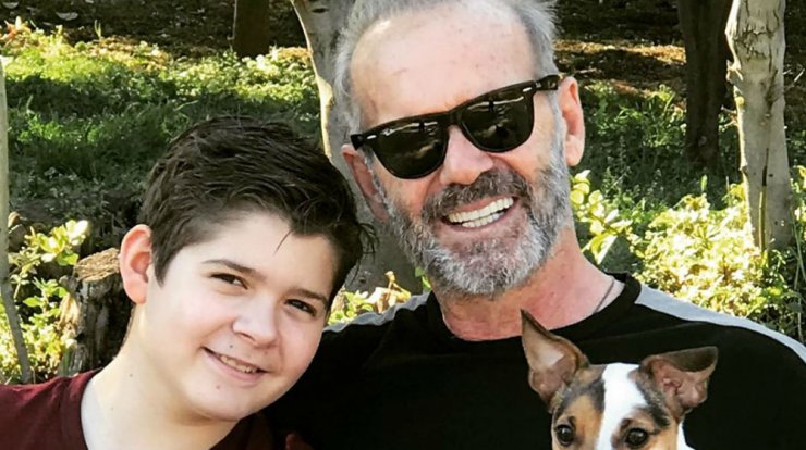 Πέτρος Κωστόπουλος: Ο γιος του τον έχει φτάσει σε ύψος – Δείτε πόσο έχει μεγαλώσει! [εικόνες]