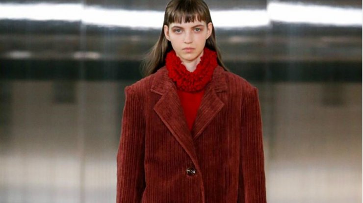 Το κοτλέ κοστούμι είναι η must have επιλογή της σεζόν!