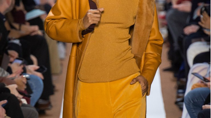 Το αγαπημένο παντελόνι της σεζόν για όλες τις ώρες