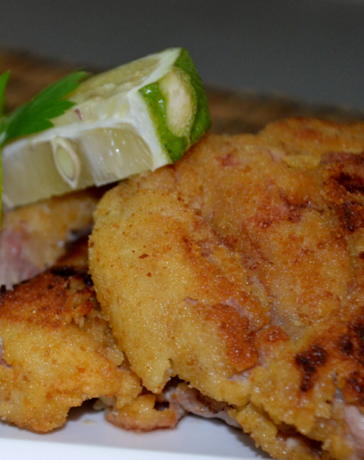 Κρέας περασμένο από φρυγανιά και αρωματικά