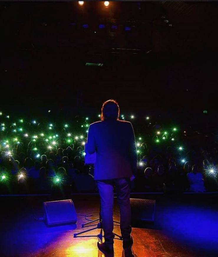 Baby boom στην ελληνική showbiz! Πασίγνωστος τραγουδιστής θα γίνει μπαμπάς για δεύτερη φορά! [βίντεο]