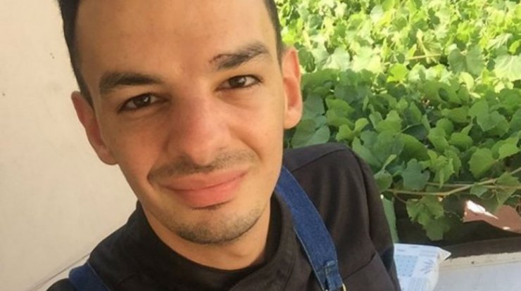 Χαράλαμπος Κοτσώνης: Ο πιο πολυσυζητημένος παίκτης του "MasterChef" μας συστήνει την αδερφή του και είναι ολόιδιοι! 