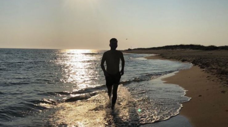 Έλληνας τραγουδιστής έγινε πατέρας πριν από δυο μήνες και μόλις το μάθαμε!