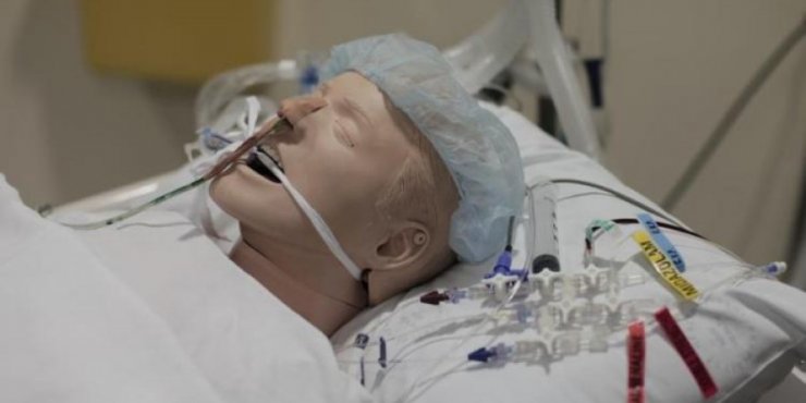 Επιστολή-Φωτιά για την κούκλα της Εντατικής