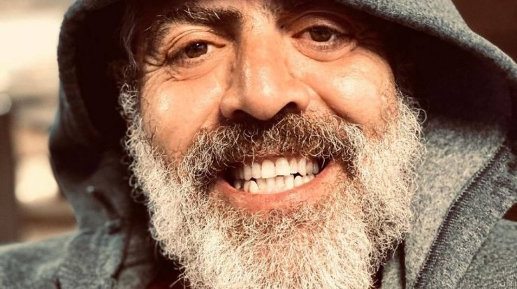 Κούλλης Νικολάου: "Φλερτάρω κάθε μέρα. Το μάτι μου είναι δεξιά αριστερά"