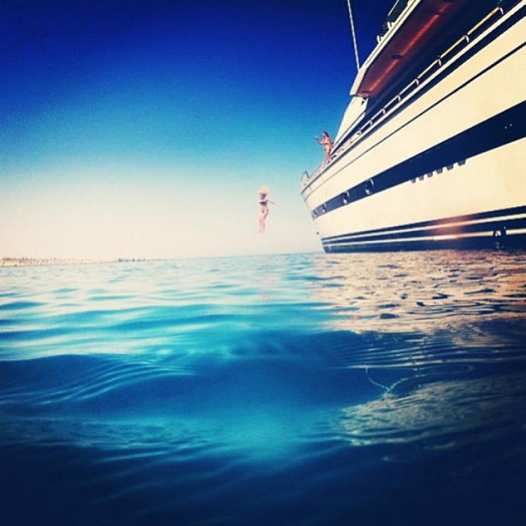 Οι βουτιές από σκάφος Κύπριας socialite!