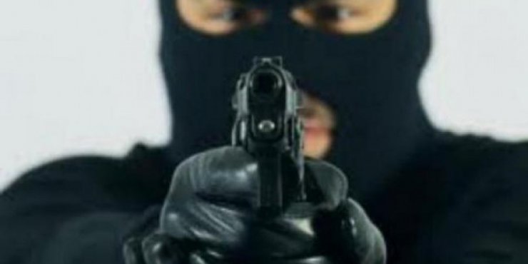 Κουκουλοφόρος πυροβολώντας άρπαξε τις εισπράξεις εστιατορίου 