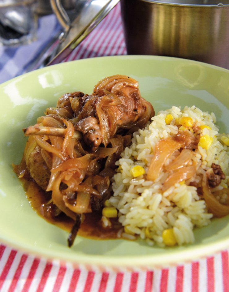 Κουνέλι στιφάδο συνοδεία με ρύζι πιλάφι