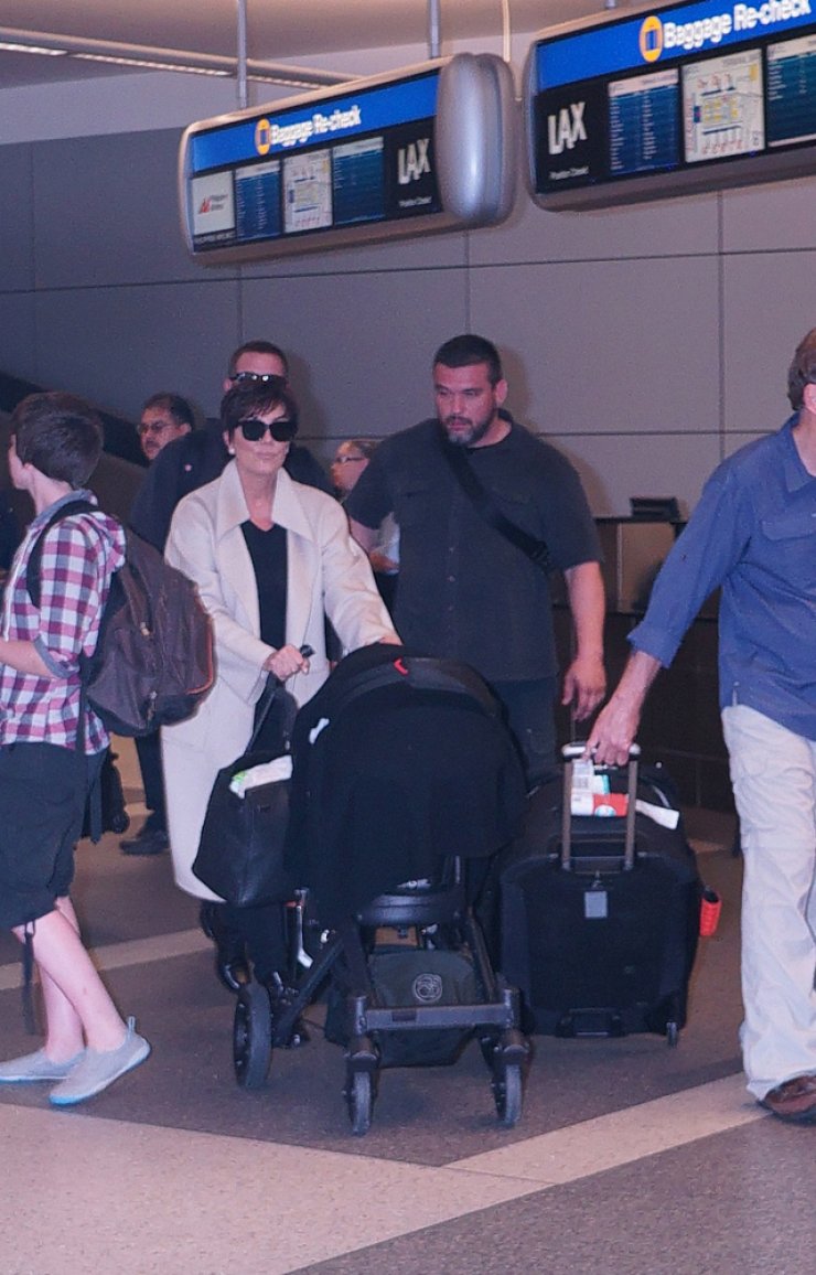 Επιστροφή για τους Kardashian μετά το γάμο [εικόνες]