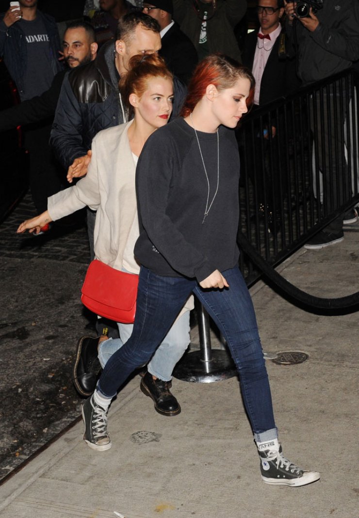 Τι μήνυμα στέλνει η Kristen Stewart με το μπλουζάκι της; [εικόνες]