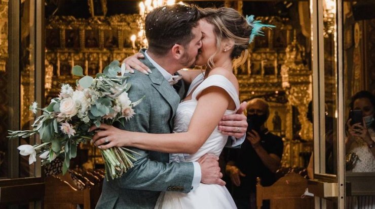 Κρίστυ Παπαδοπούλου: Τα τρυφερά φιλιά με τον σύζυγό της στο πάρτι γενεθλίων της! [εικόνες]