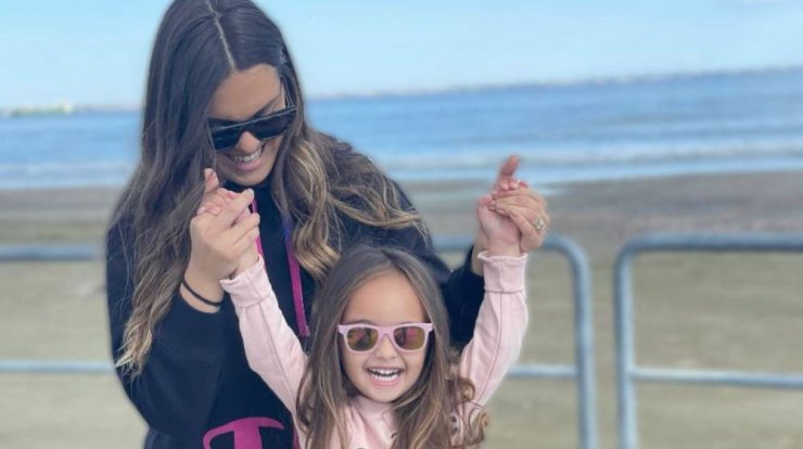 Κρίστη Αγαπίου: Η κόρη της χορεύει ενθουσιασμένη στο σαλόνι και είναι αξιολάτρευτη [βίντεο]