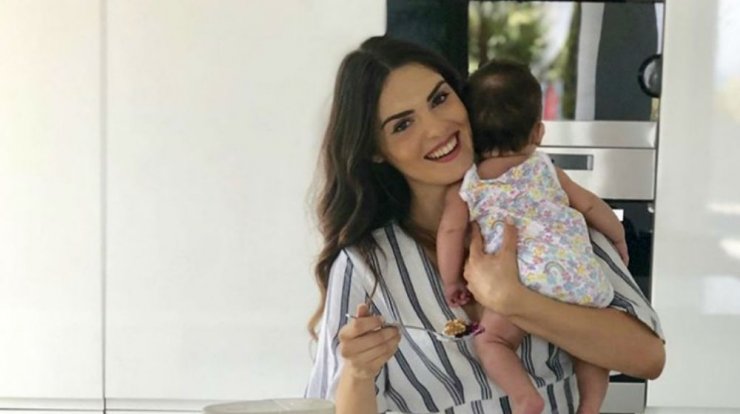 Κρίστη Αγαπίου: Μας έδειξε τη μικρή Ελύσια στην παραλία και είναι υπέροχη! 