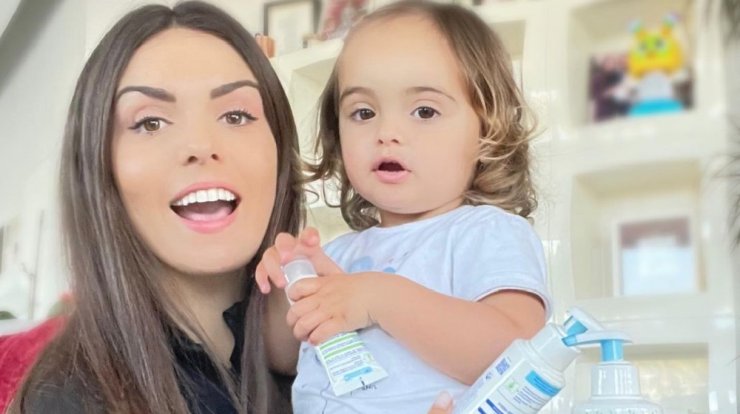 Κρίστη Αγαπίου: Μας έδειξε τη μικρή Ελύσια να τραγουδάει στο σπίτι και τη λατρέψαμε!