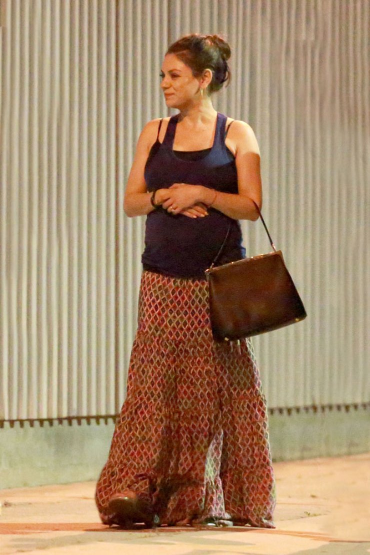 Οι πρώτες φωτογραφίες της Mila Kunis με φουσκωμένη κοιλίτσα [εικόνες]