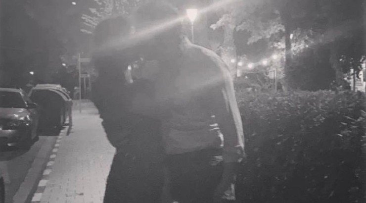 Φιλιά στη μέση του δρόμου για ερωτευμένο ζευγάρι του νησιού! [εικόνες & βίντεο]