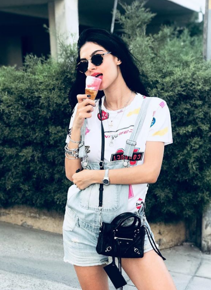 Άντρεα Κυριάκου: Μας δείχνει πρώτη φορά τη γκαρνταρόμπα της! [βίντεο]