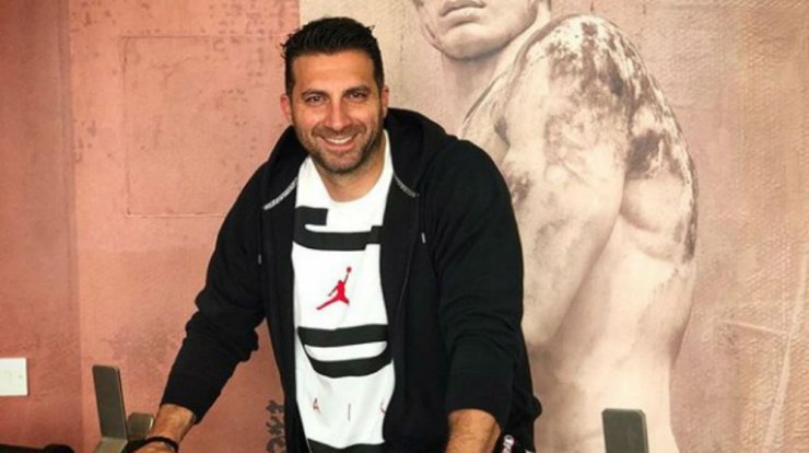 Κυριάκος Πελεκάνος: Μας έδειξε τη συλλογή με τα αθλητικά παπούτσια του και μείναμε άφωνοι!