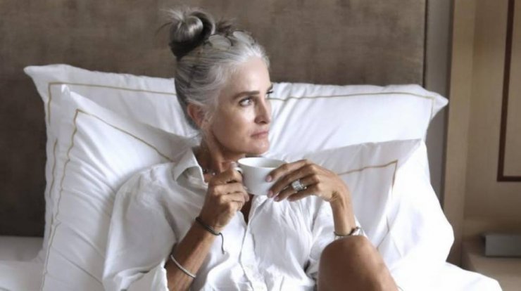 Caroline Labouchere: Το natural beauty look της σε βραδινή εμφάνιση στην Πάφο [εικόνες & βίντεο]