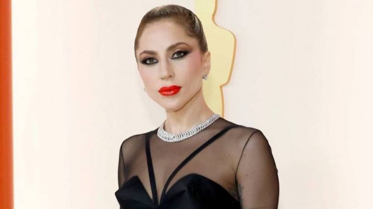 Η Lady Gaga ανέβηκε στη σκηνή των Oscar εντελώς άβαφη και έγινε viral 