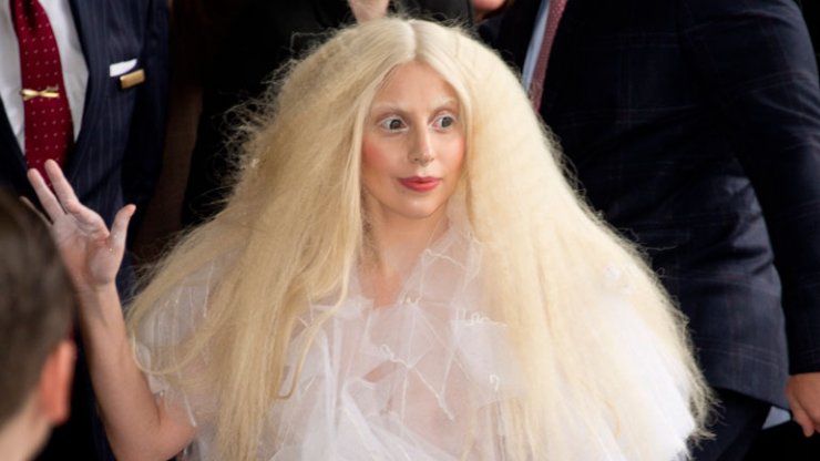 Ποια δημιουργία του Atelier Versace κατέληξε στη Lady Gaga;