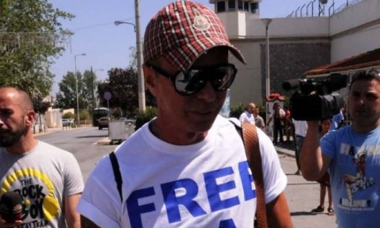 Το πάρτι του Λάκη Γαβαλά μετά την αποφυλάκισή του