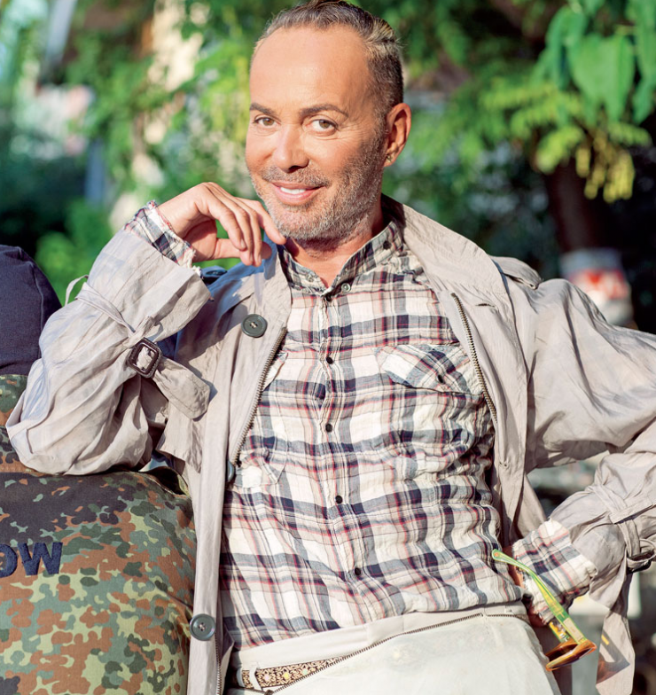 Ο άγνωστος γάμος του Λάκη Γαβαλά