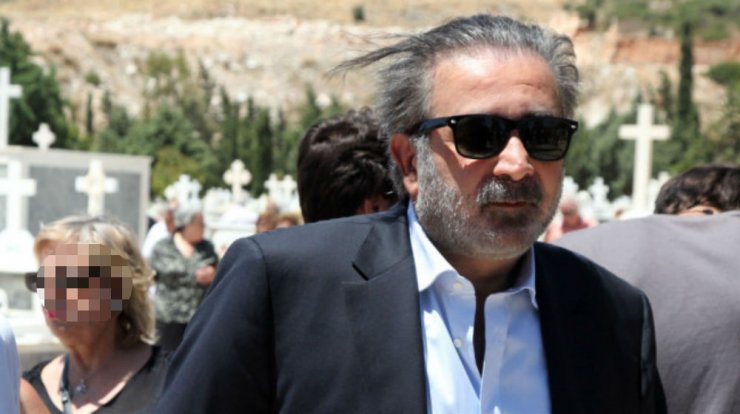 Δύσκολες ώρες για τον Λάκη Λαζόπουλο