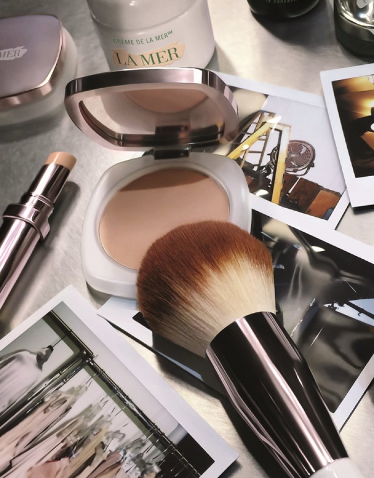 Η La Mer παρουσιάζει την The Sheer Pressed Powder