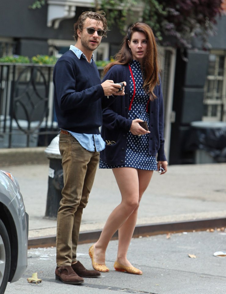 Τρίτο πρόσωπο στη σχέση διάσημης τραγουδίστριας; [εικόνες]