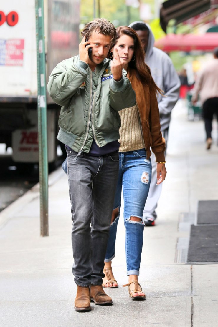 Η άσεμνη χειρονομία του συντρόφου διάσημης τραγουδίστριας [εικόνες]