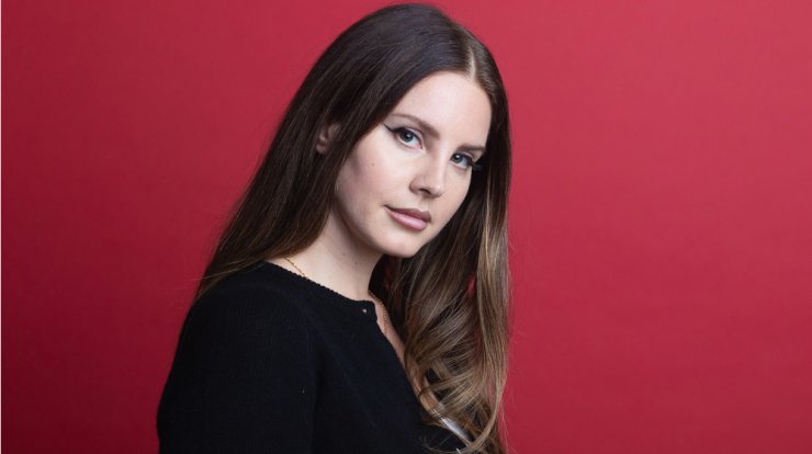 Η Lana Del Rey κλείνει τους λογαριασμούς της στα social media
