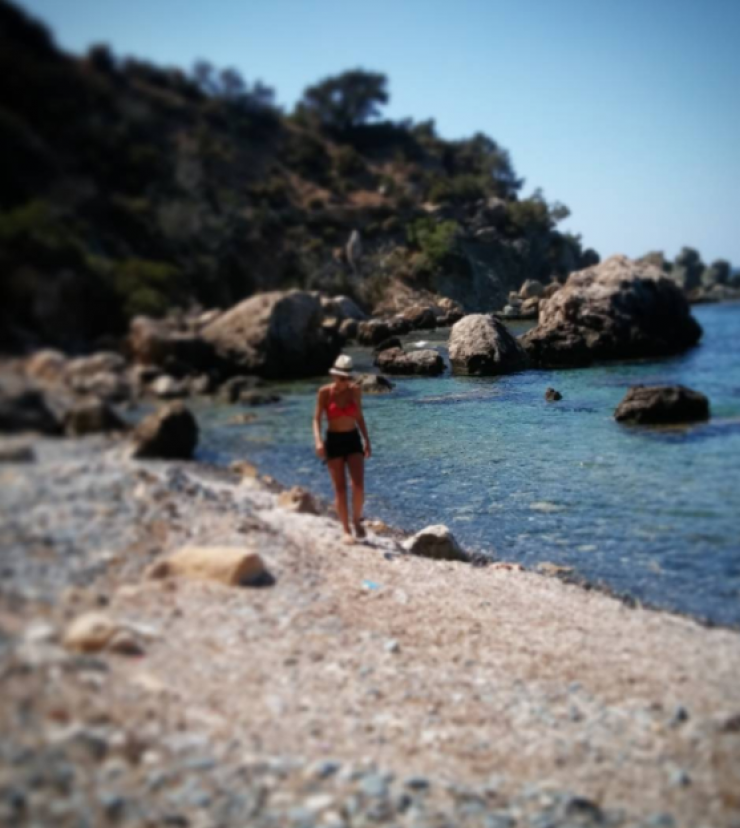 Κύπρια ηθοποιός συνεχίζει τις καλοκαιρινές της διακοπές σε μαγικό τοπίο!