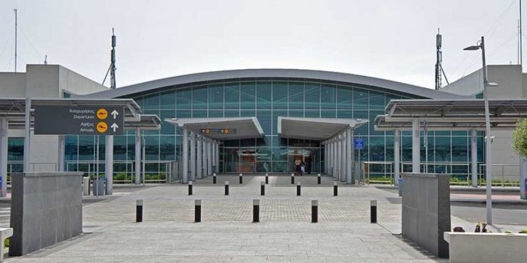 Συναγερμός στο Αερ/μιο Λ/κας: Εντοπίστηκε σημείωμα για βόμβα