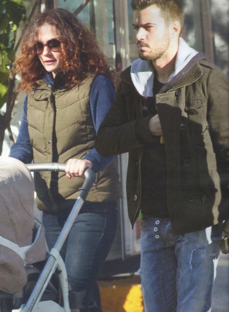 Λασκαράκη-Τσιμιτσέλης: Οι πρώτες φωτογραφίες της κόρης τους