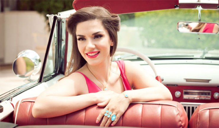 Στο Πρωινό του Mega η Βάσω Λασκαράκη;