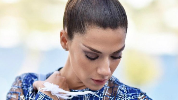 Βάσω Λασκαράκη – Λευτέρης Σουλτάτος: Το τρυφερό τους φιλί στον γάμο της Οικονομάκου! [βίντεο]