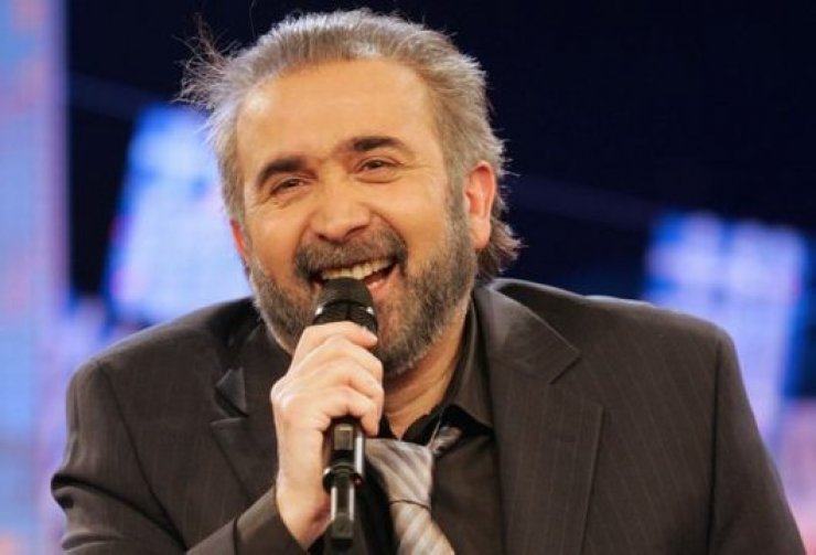 Ο Λάκης Λαζόπουλος στις οθόνες μας ως το 2014!