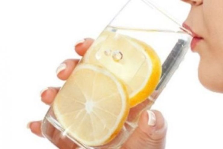 7 τρόποι για να αποτοξινωθείς και να χάσεις τα 2-3 τελευταία κιλά που σου έχουν απομείνει