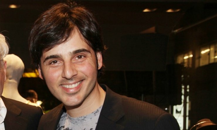 Όταν ο Λεμπέσης τραγουδά τον ραίνουν με δολάρια