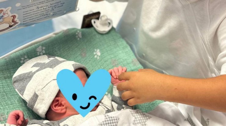 Κύπριος τραγουδιστής έγινε μπαμπάς για δεύτερη φορά και μόλις το μάθαμε [εικόνες]