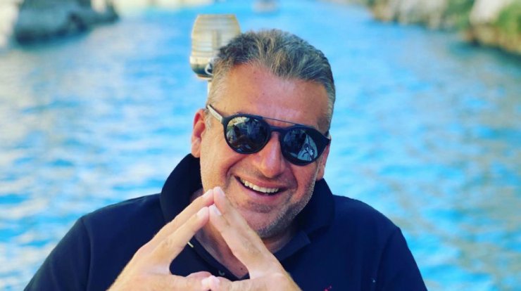 Γιώργος Λιάγκας: Συνεχίζει τα μπάνια στη θάλασσα μαζί με τον γιο του [εικόνες]