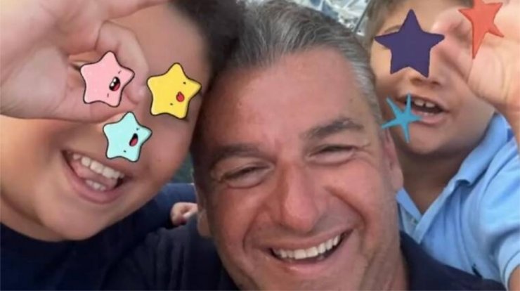 Γιώργος Λιάγκας: Ο γιος του σε ρόλο καπετάνιου οδηγάει το σκάφος [εικόνα]