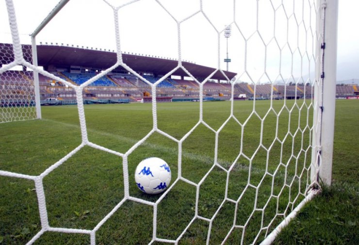 Σάλος: Ποδοσφαιριστής και σύντροφος επώνυμης Κύπριας υπέγραψε στα κατεχόμενα