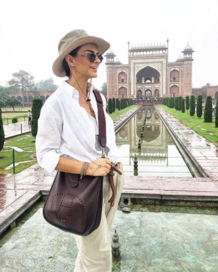 Ramona Filip: Το απίστευτο τατουάζ της σε όλη την παλάμη του χεριού της που έκανε στην Ινδία!