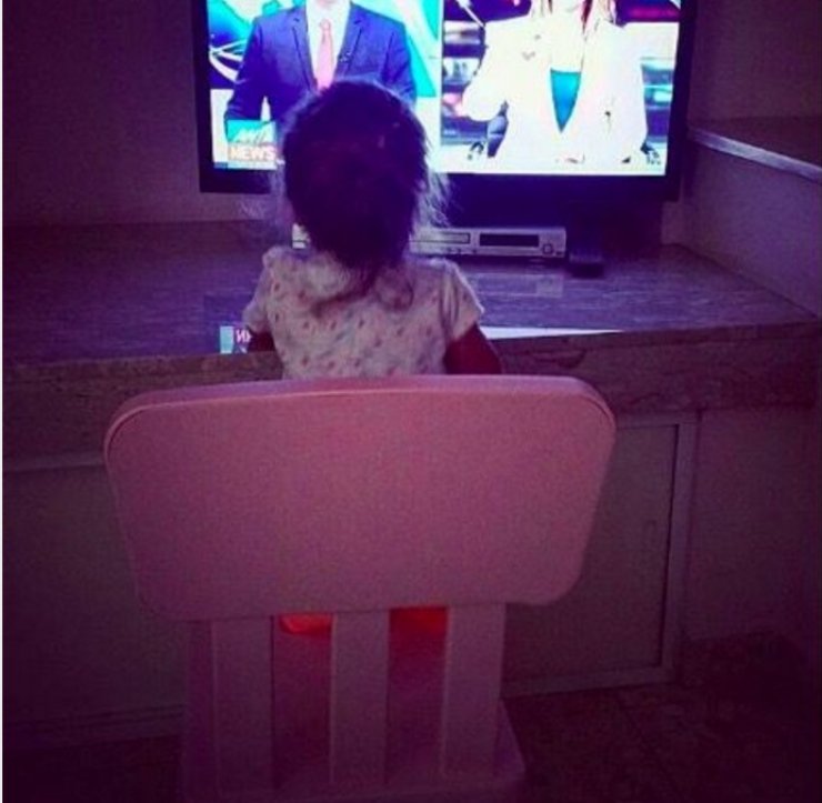 Λιώσαμε: Η πανέμορφη κόρη Κύπριου παρουσιαστή η πιο πιστή του τηλεθεάτρια