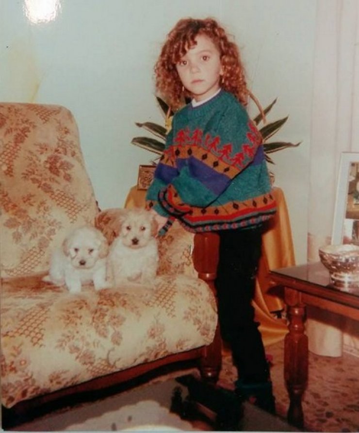 Ποιά Κύπρια ηθοποιός είναι το κοριτσάκι της φωτογραφίας