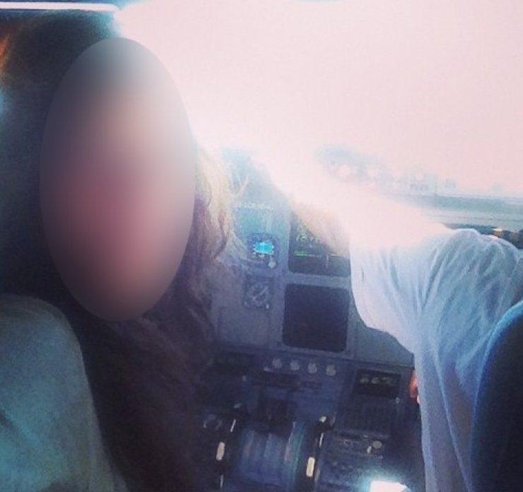 Super sexy Ελληνίδα ηθοποιός: Στο πιλοτήριο με προορισμό την Κύπρο